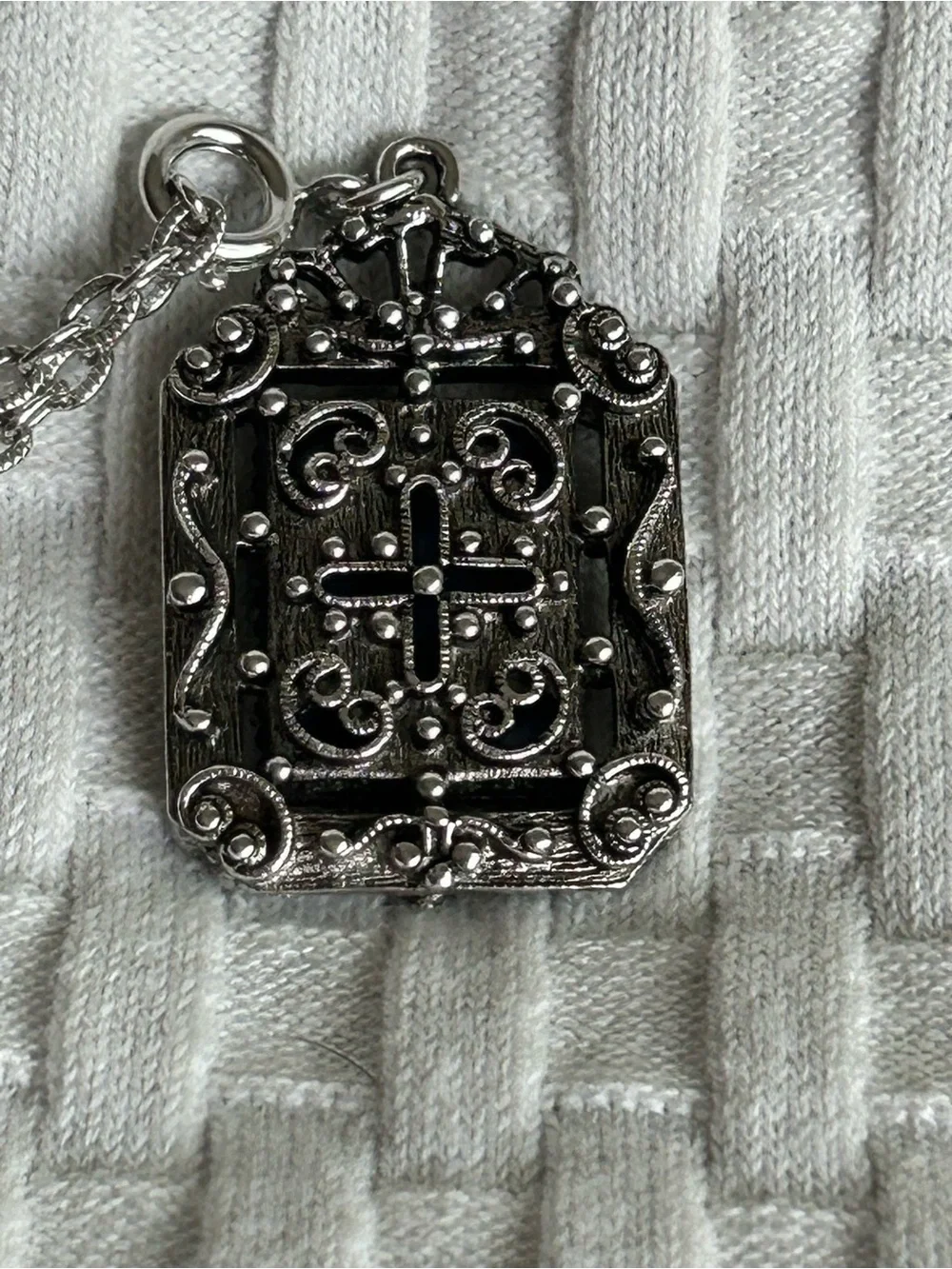 Sarah Coventry "Roman Holiday" Reversible  Blue Stone Filigree Pendant Necklace6 - Picture 6 of 8